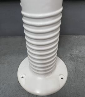 Słupek parkingowy blokujący U-12c | PCV, 75 cm, na stopie, elastyczny, uchylny, biało-czerwony